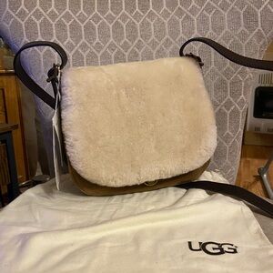 UGG 
W HERITAGE CROSSBODY